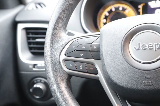 Used 2019 Jeep Cherokee Sport image 18