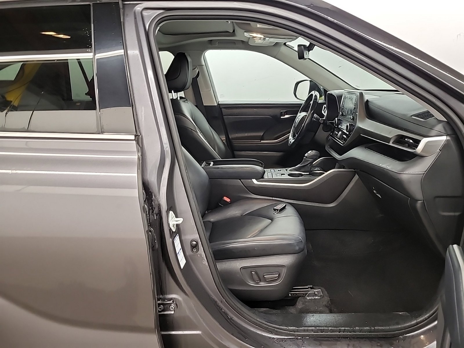 Used 2021 Toyota Highlander XLE image 13