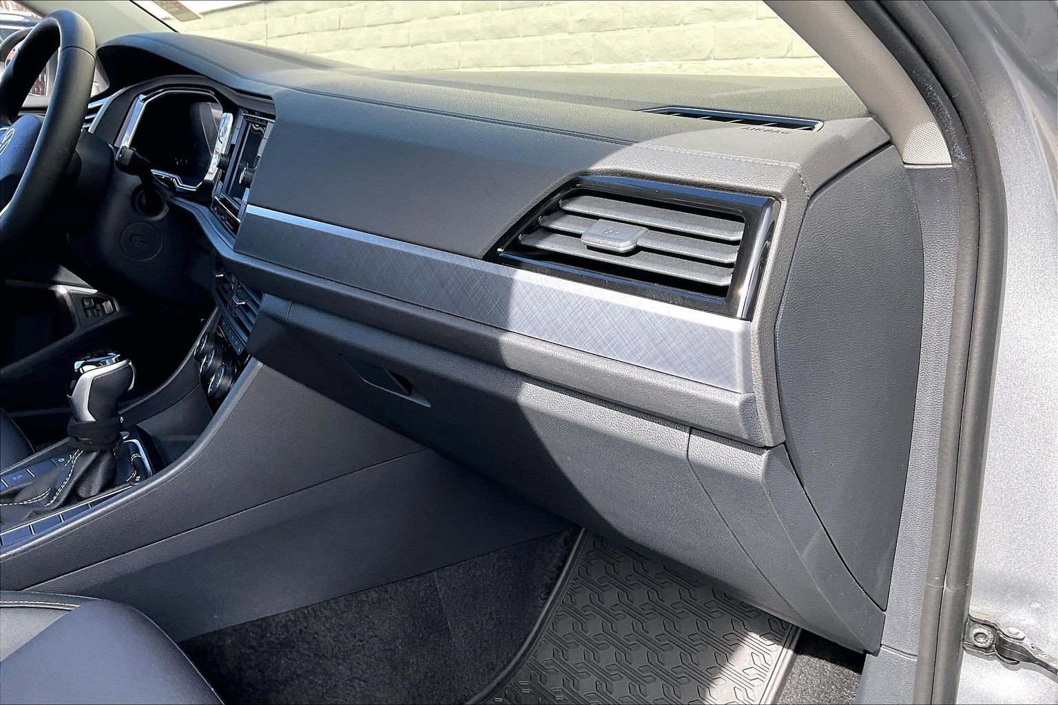 Certified 2024 Volkswagen Jetta SE image 16