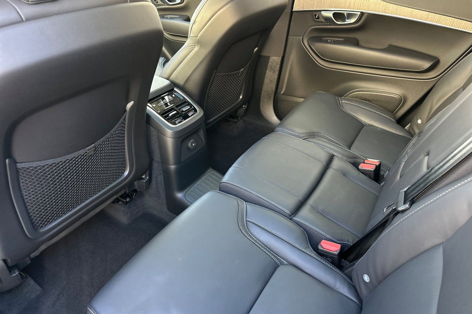 Used 2024 Volvo XC90 T8 Ultimate w/ Protection Package image 4