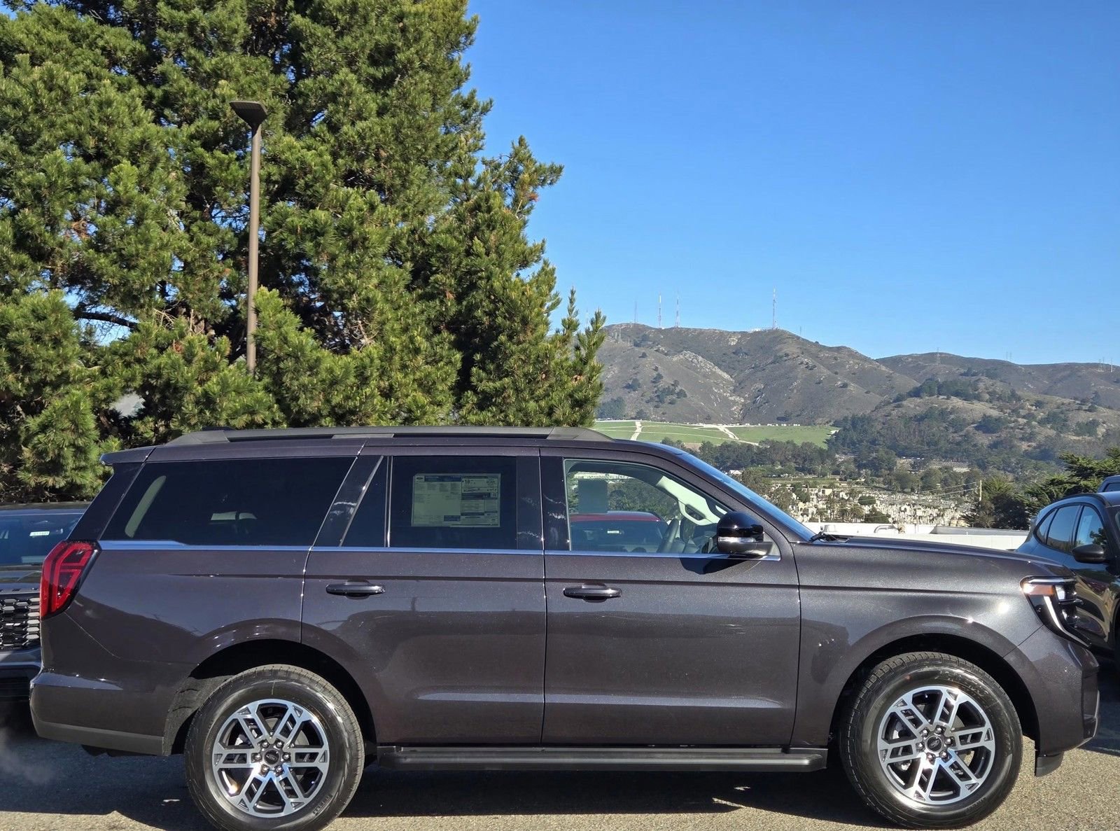 New 2025 Ford Expedition Active image 3