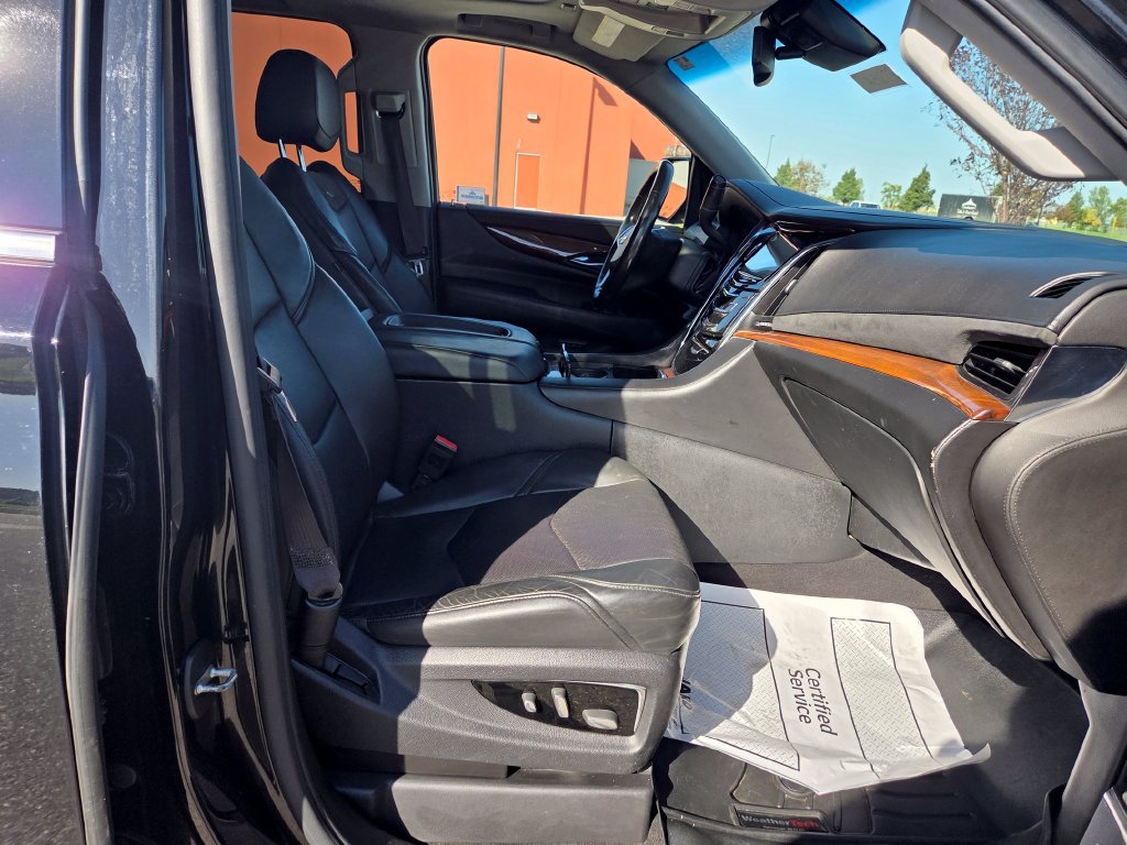 Used 2015 Cadillac Escalade ESV Luxury AWD/4WD image 29