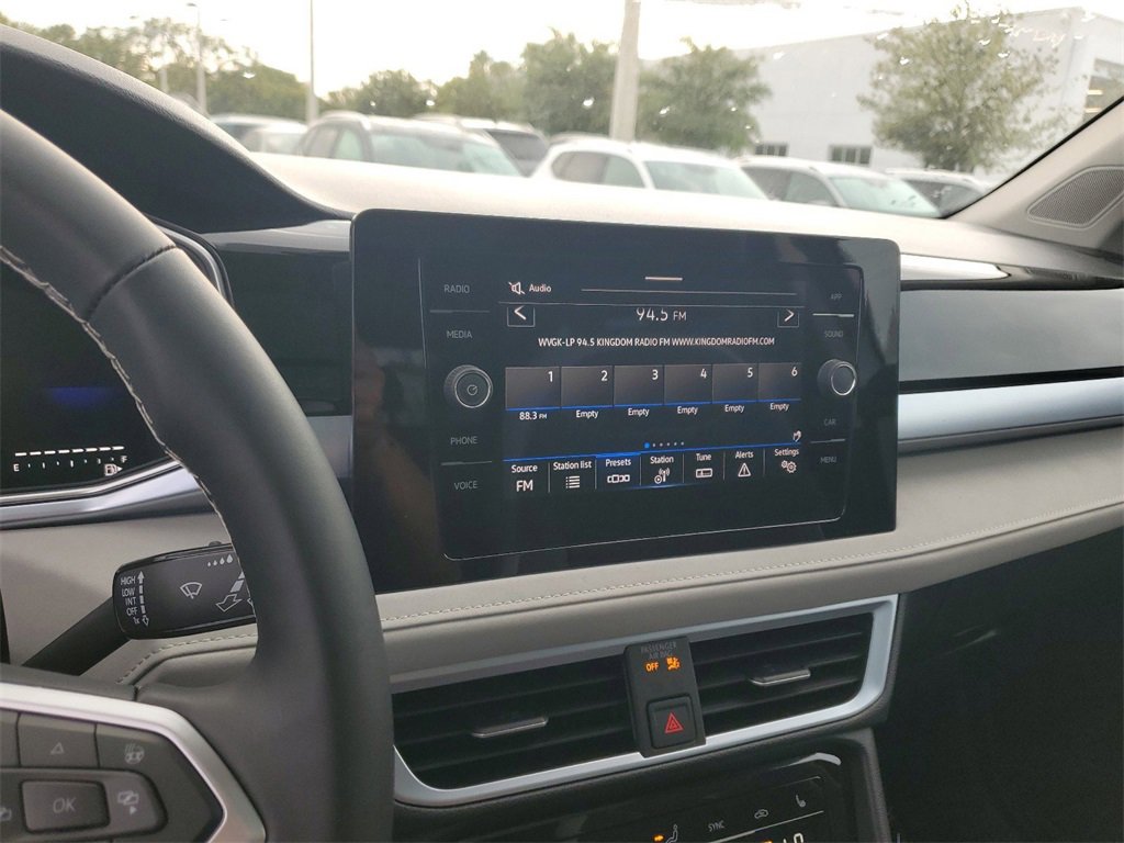 New 2025 Volkswagen Taos SE image 9