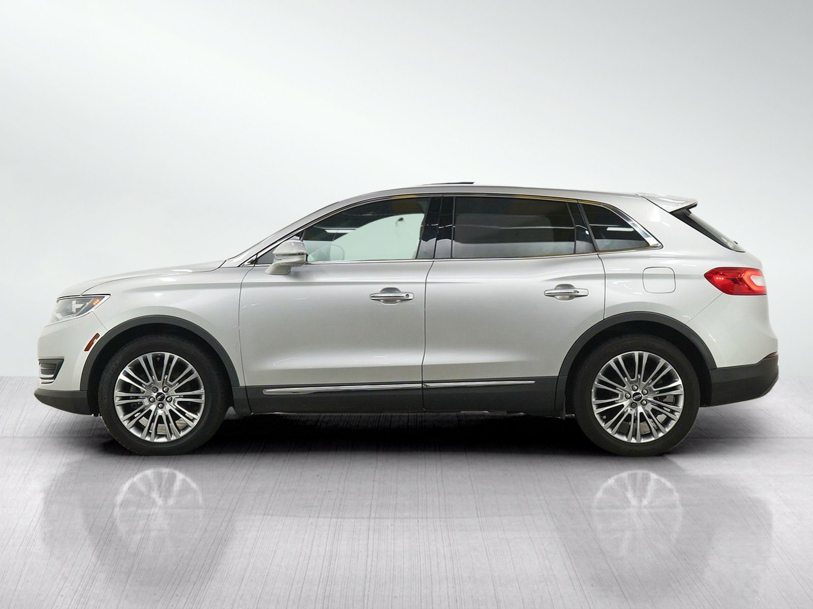 Used 2018 Lincoln MKX Reserve w/ Lincoln MKX Climate Package AWD/4WD image 2