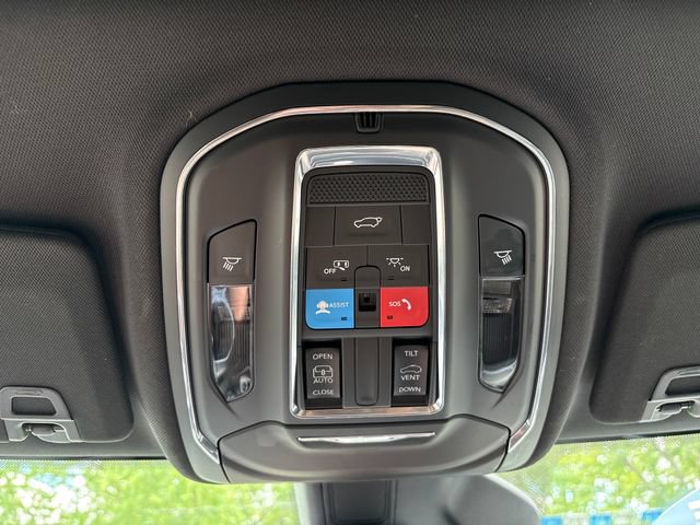 Used 2024 Jeep Grand Cherokee L Altitude AWD/4WD image 14