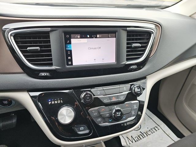 Used 2023 Chrysler Voyager LX image 20