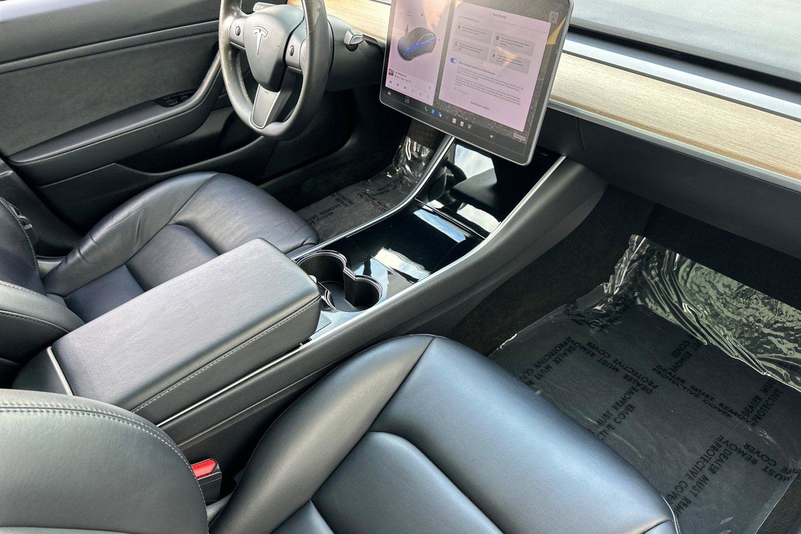 Used 2020 Tesla Model 3 Standard Range Plus image 14