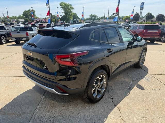 Used 2025 Chevrolet Trax LT w/ Driver Confidence Package FWD image 5