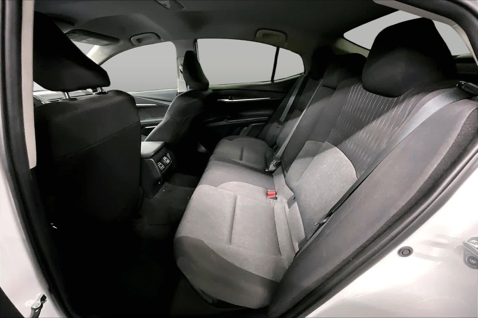 Used 2025 Toyota Camry LE FWD image 19