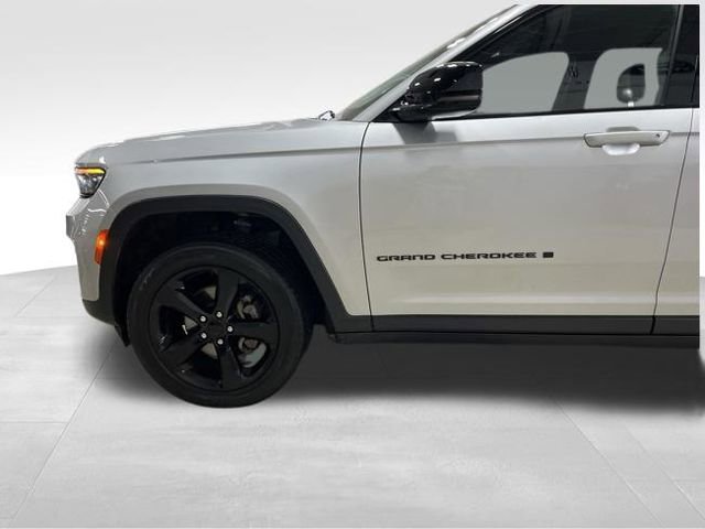 Used 2023 Jeep Grand Cherokee Altitude image 12