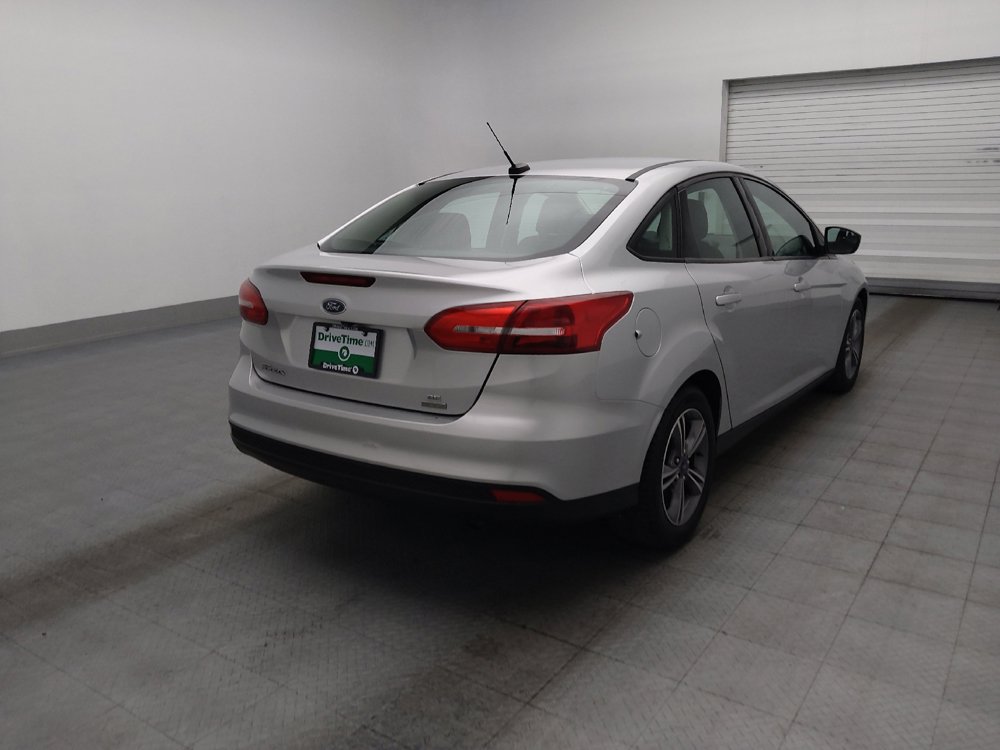 Used 2018 Ford Focus SE w/ SE Appearance Package FWD image 9