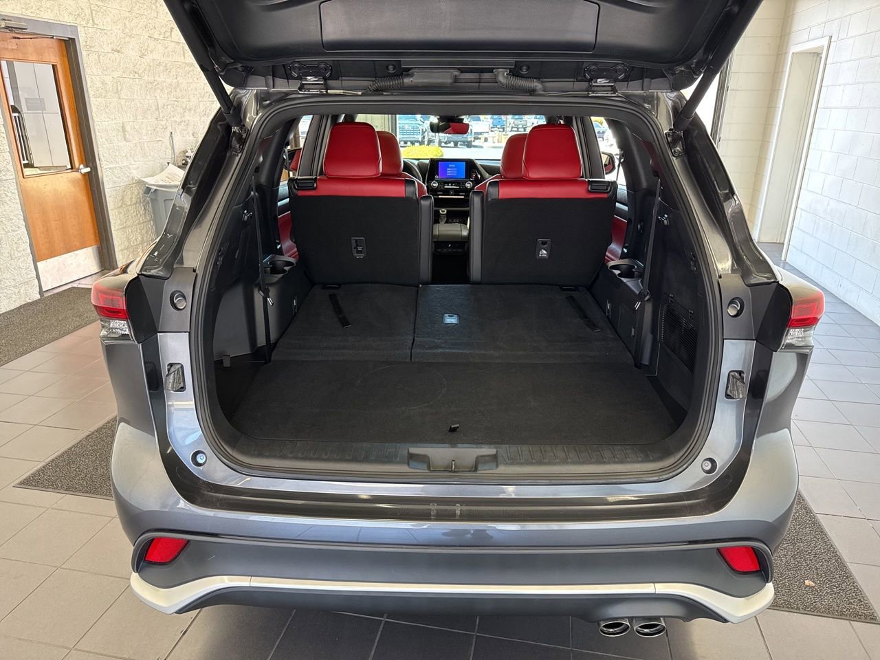 Used 2025 Toyota Highlander XSE image 10