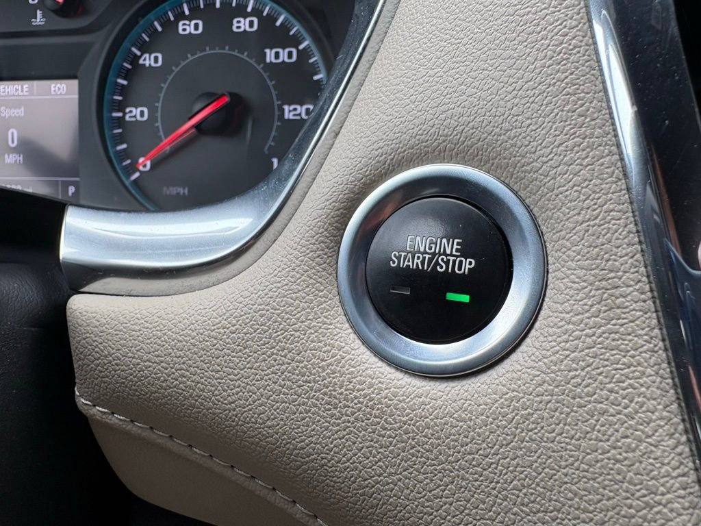 Used 2023 Chevrolet Traverse LS image 32