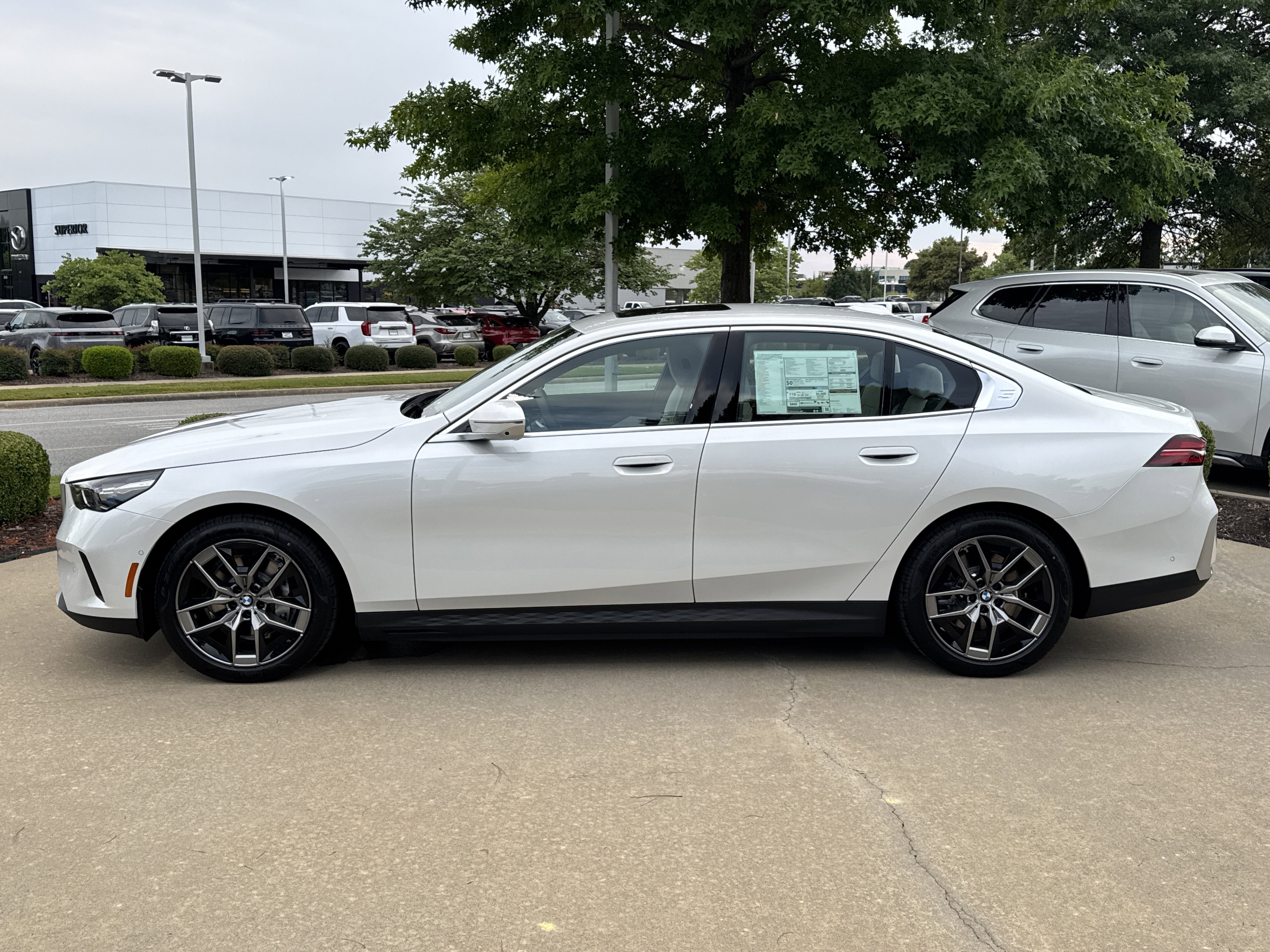 New 2026 BMW i5 eDrive40 w/ Premium Package image 2