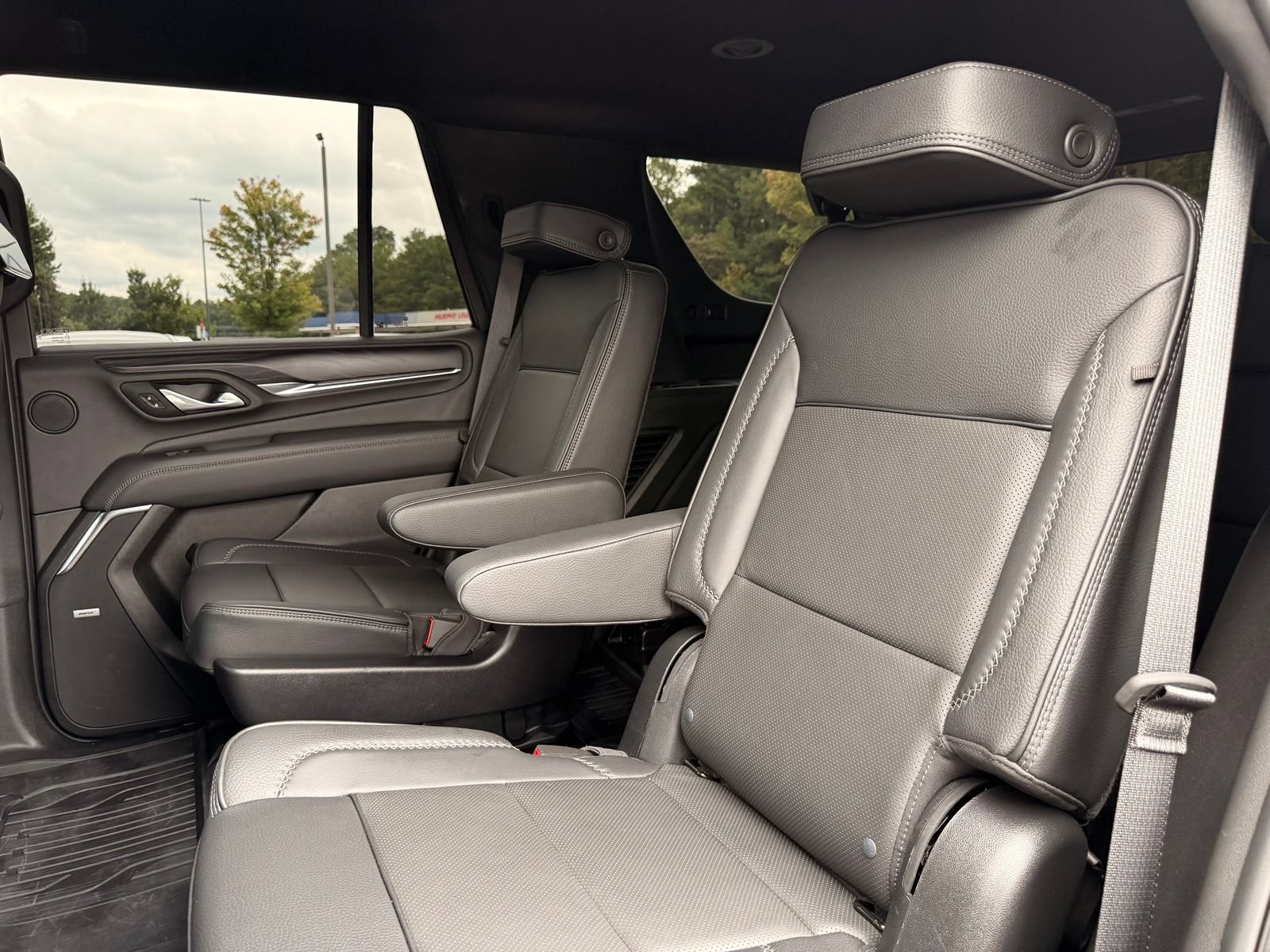 Used 2024 GMC Yukon Denali AWD/4WD image 31