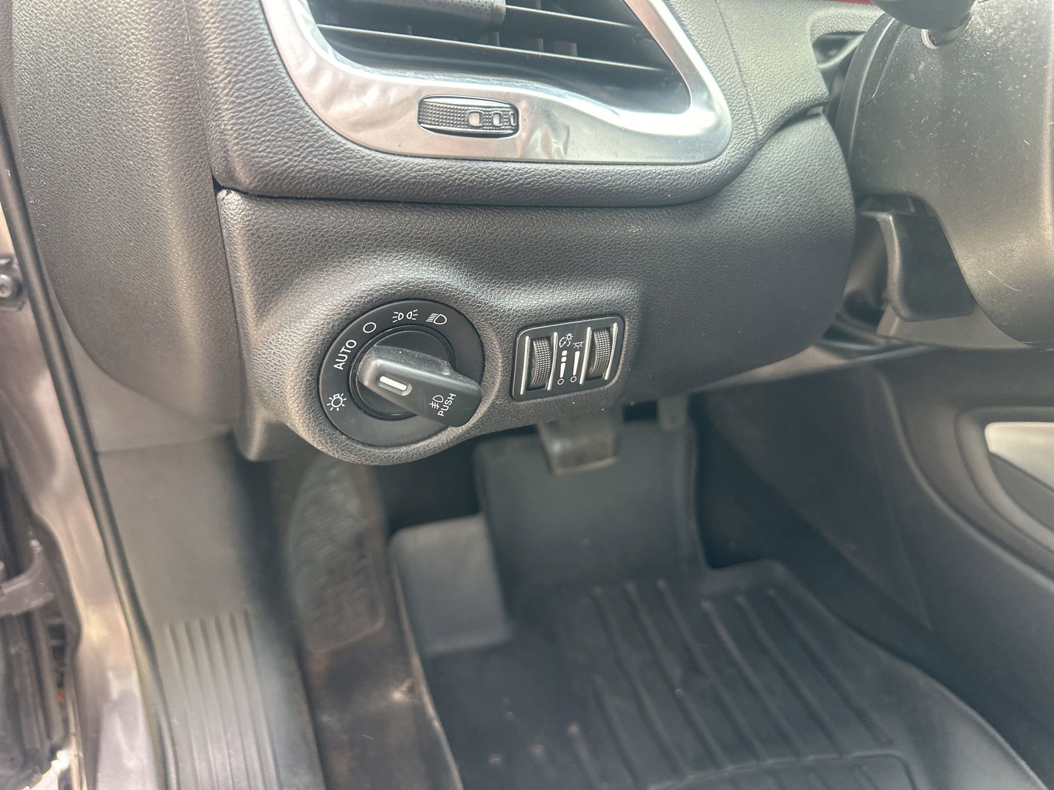 Used 2015 Dodge Dart SXT FWD image 17