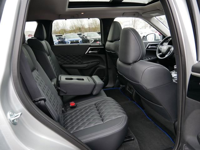 Used 2025 Mitsubishi Outlander SEL image 9