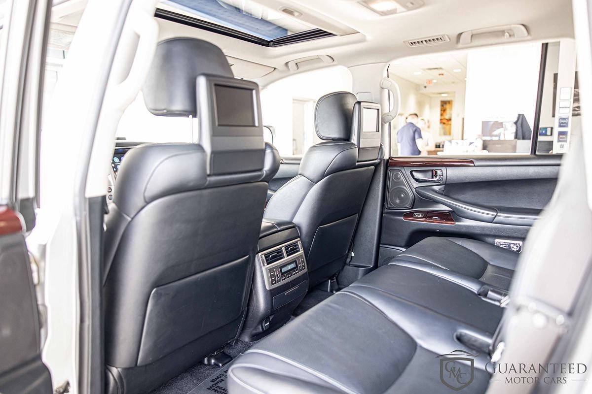 Used 2015 Lexus LX 570 4WD w/ Luxury Package image 35