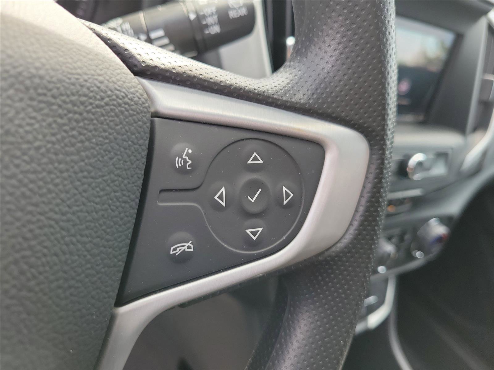 Used 2023 GMC Terrain SLE w/ Driver Convenience Package image 25