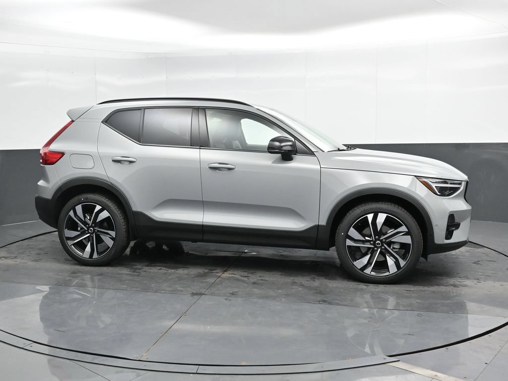 Used 2025 Volvo XC40 B5 Ultra w/ Climate Package AWD/4WD image 5