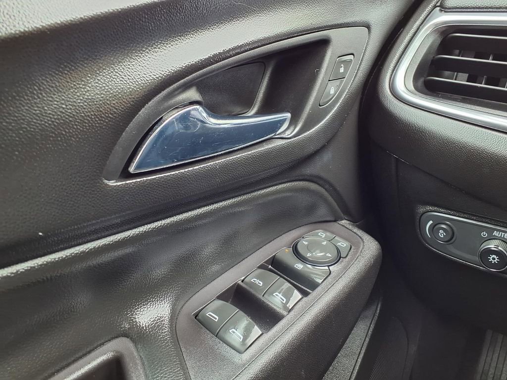 Used 2020 Chevrolet Equinox LT FWD image 18