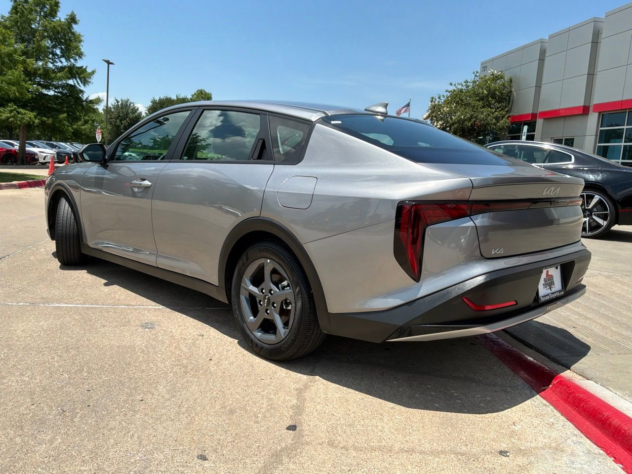 Used 2025 Kia K4 FWD image 8