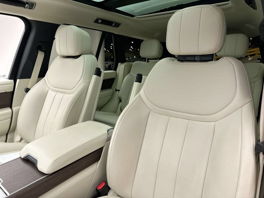 Certified 2025 Land Rover Range Rover SE AWD/4WD image 22