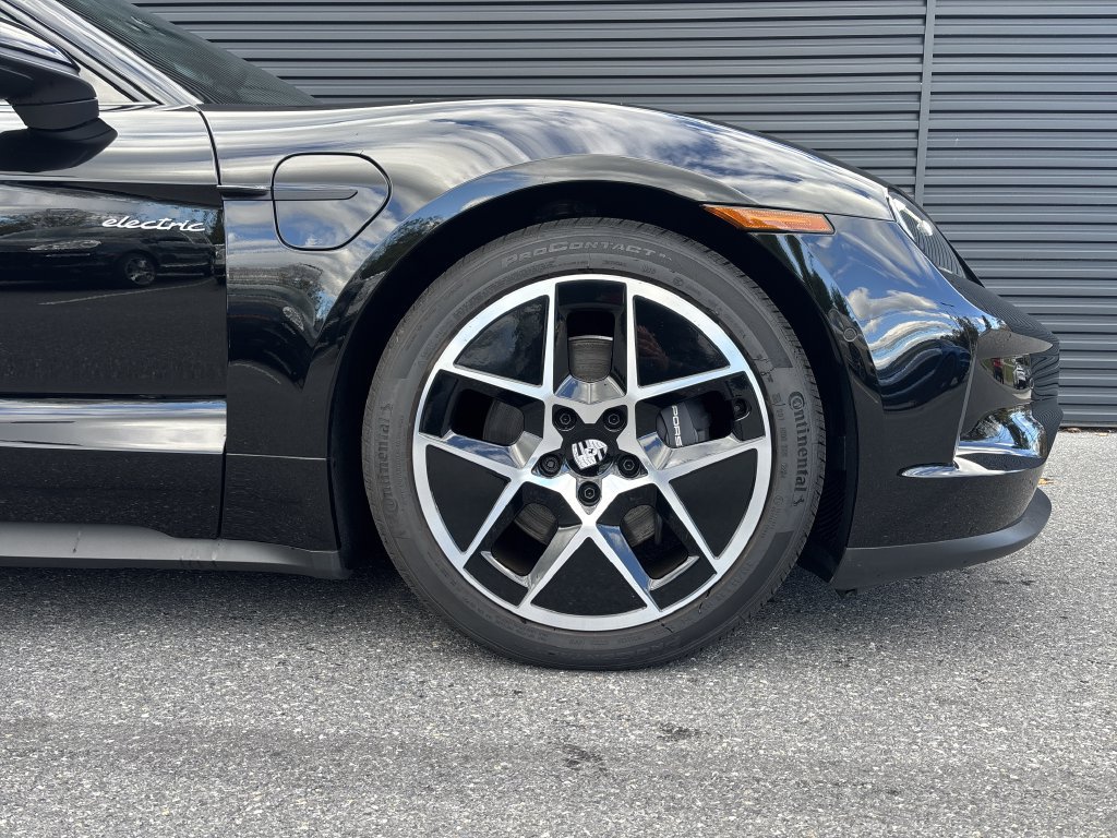 New 2025 Porsche Taycan w/ Premium Package RWD image 9