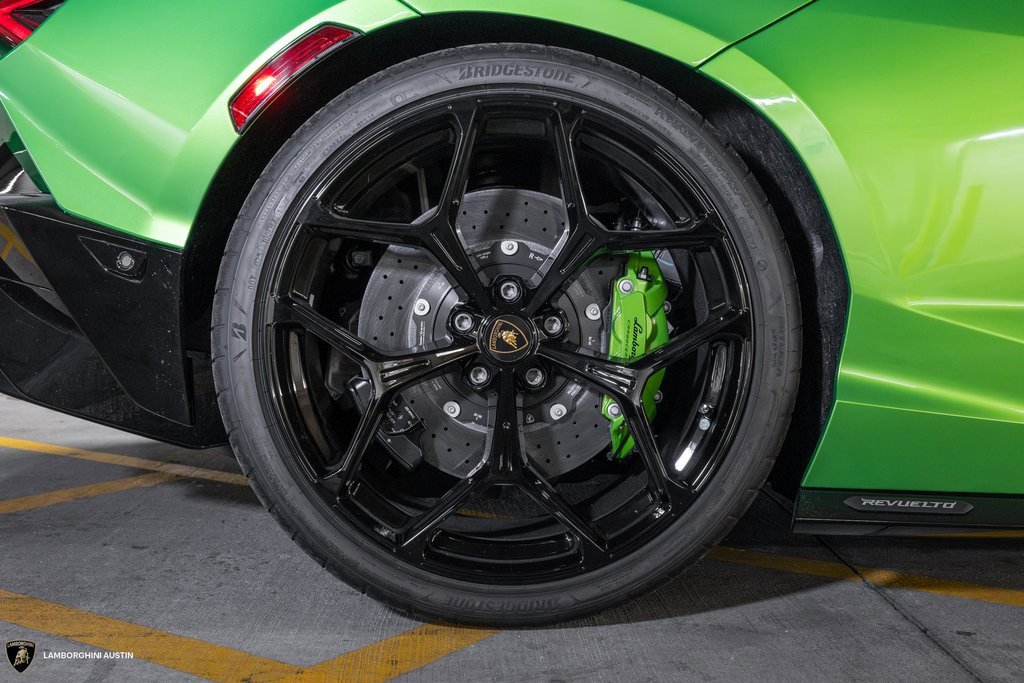 Used 2024 Lamborghini Revuelto image 14