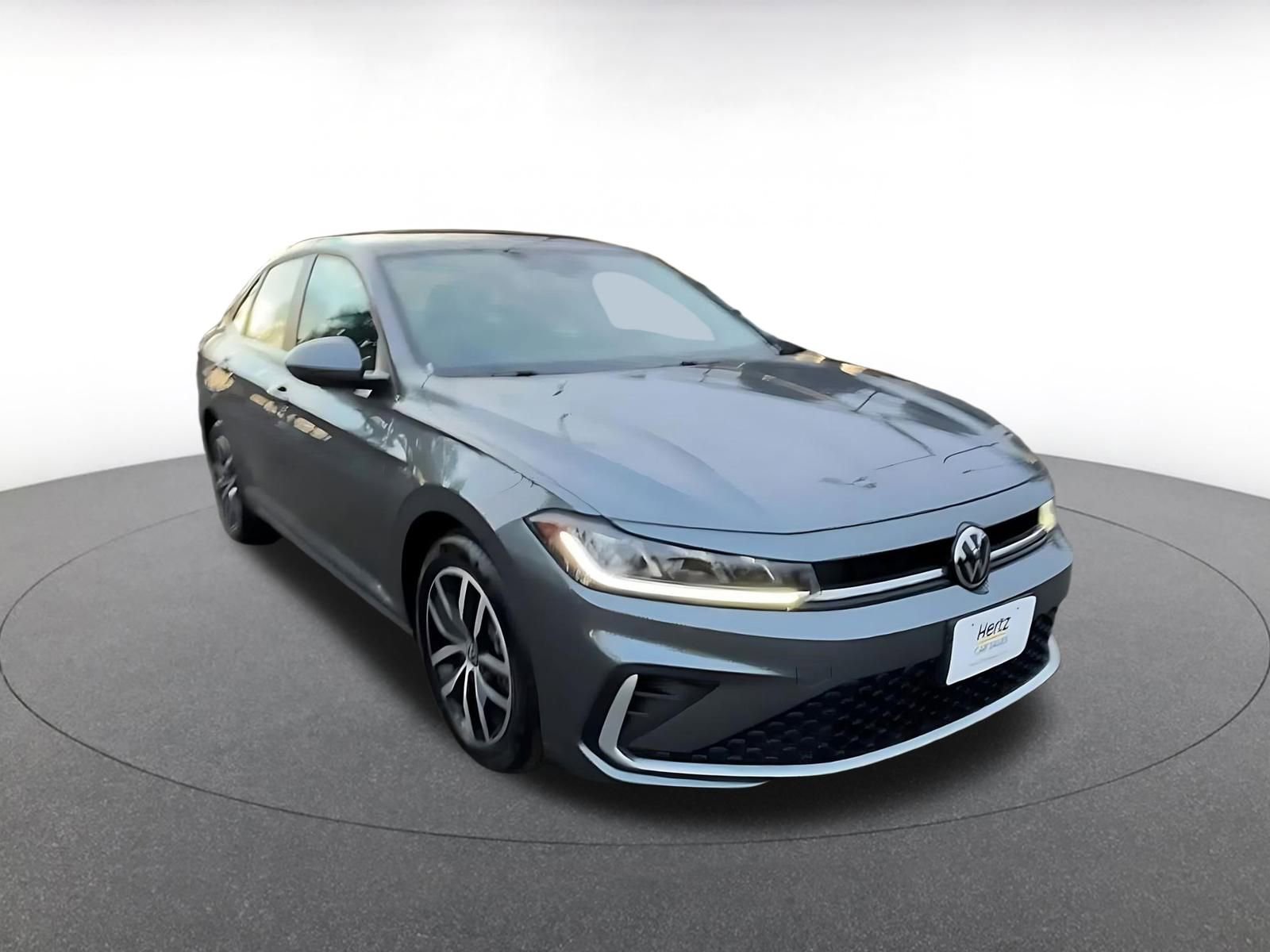 Used 2025 Volkswagen Jetta SE image 3