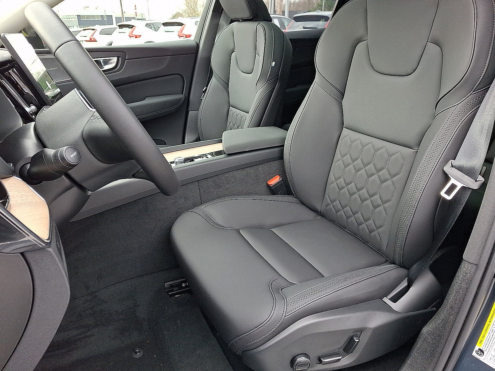New 2026 Volvo XC60 B5 Plus w/ Protection Package Premier AWD/4WD image 7