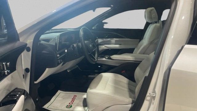 Used 2024 Cadillac Lyriq Luxury RWD image 16
