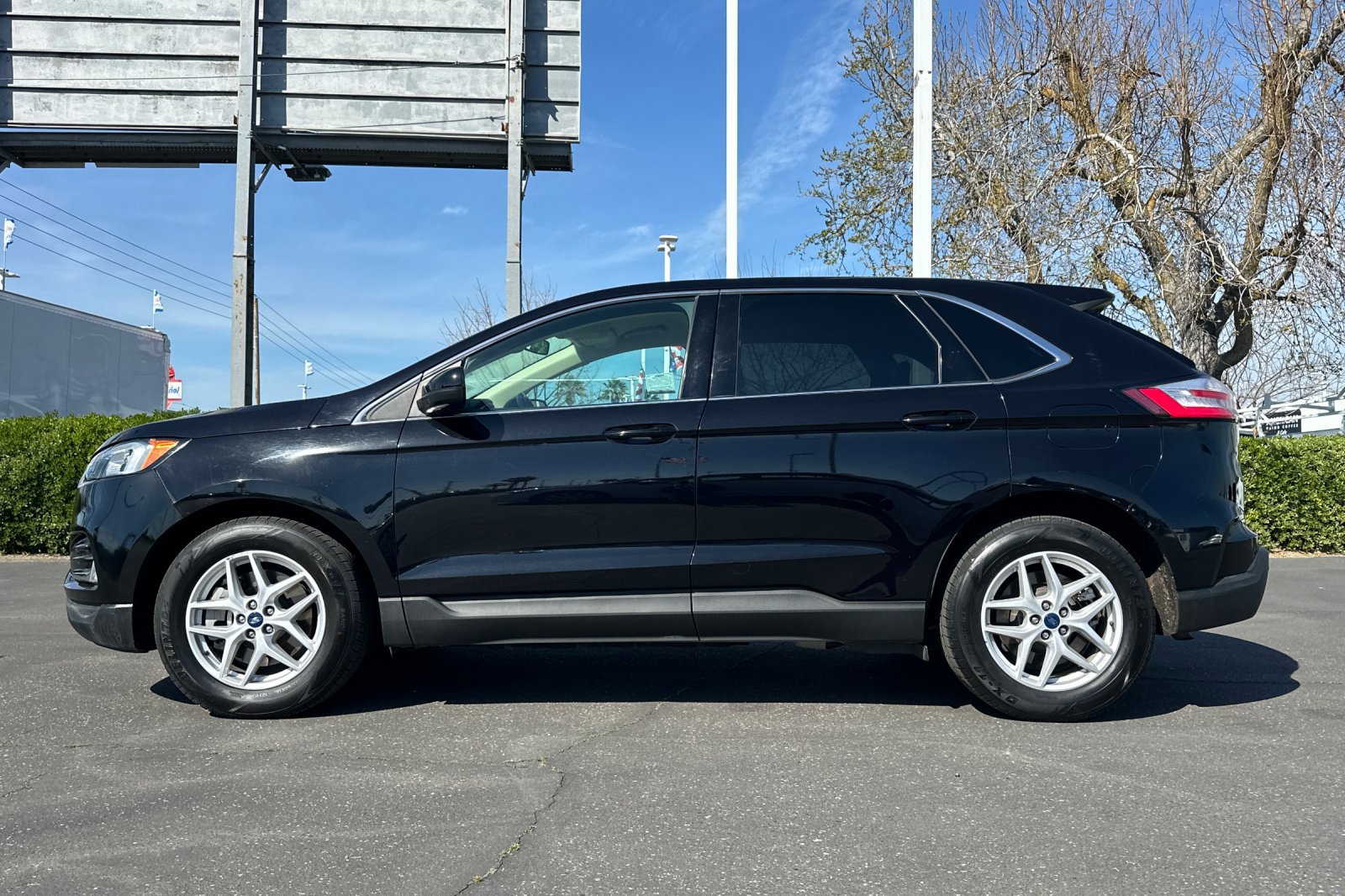 Used 2021 Ford Edge SEL w/ Cargo Accessory Package image 7