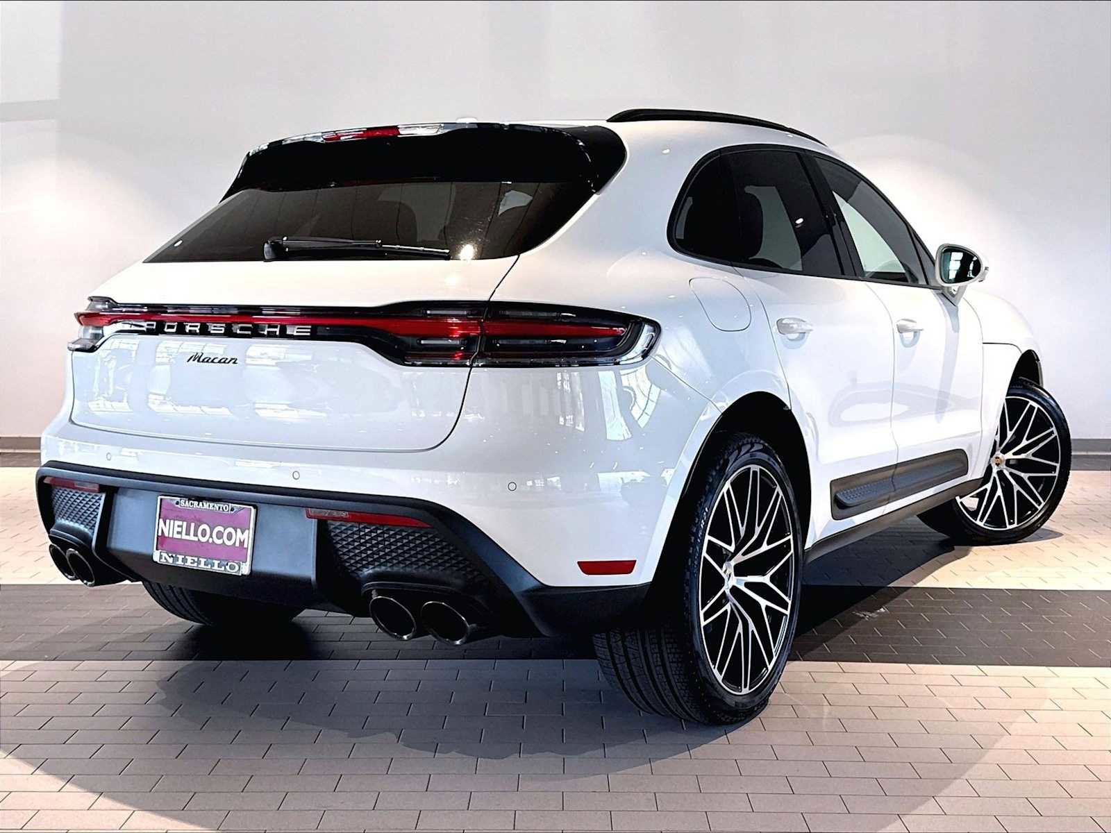 Used 2026 Porsche Macan AWD/4WD image 10
