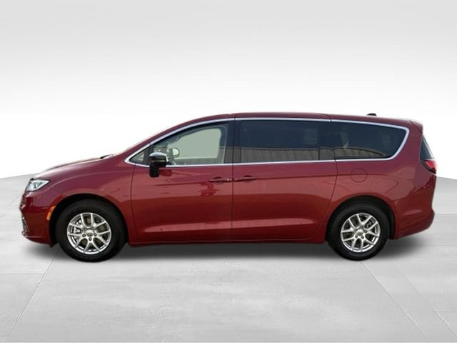 Used 2024 Chrysler Pacifica Touring-L FWD image 13