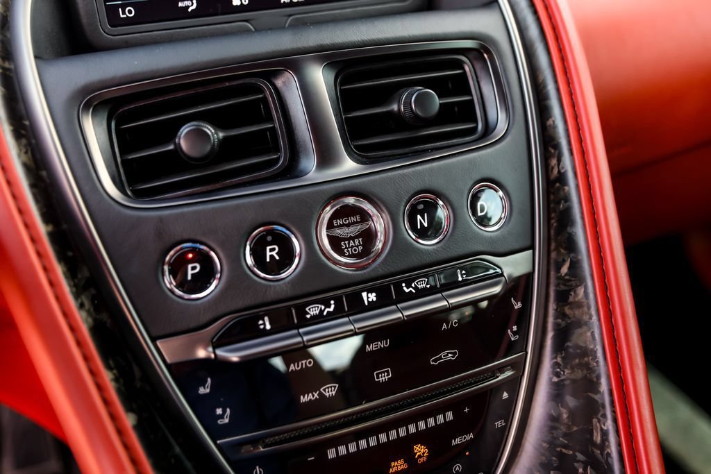 Used 2019 Aston Martin DBS Superleggera RWD image 18