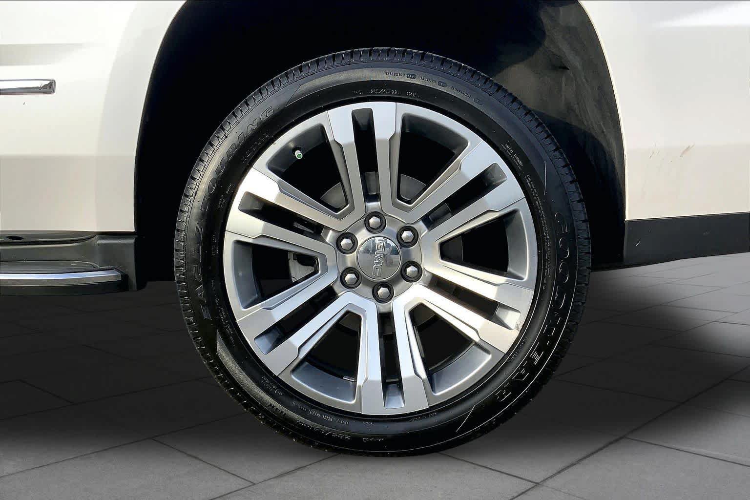 Used 2018 GMC Yukon SLT w/ Premium Edition RWD image 11