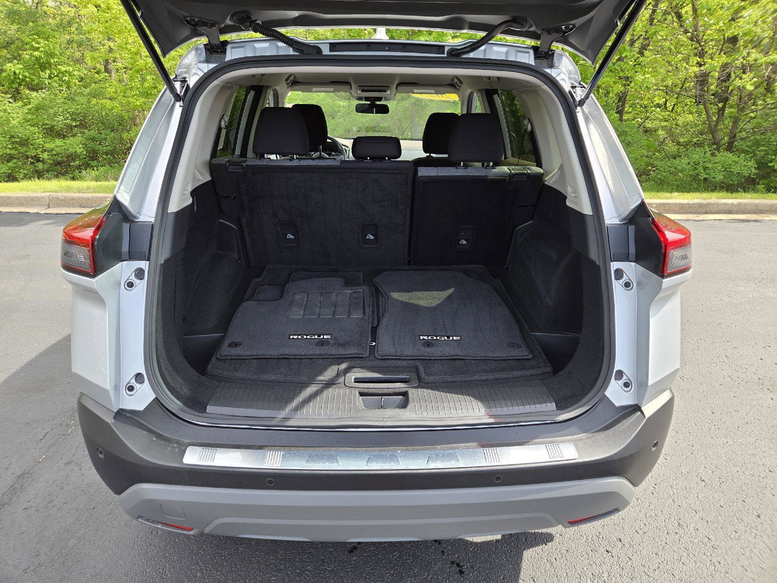 Used 2023 Nissan Rogue SV AWD/4WD image 9