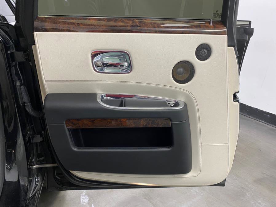 Used 2016 Rolls-Royce Ghost image 37