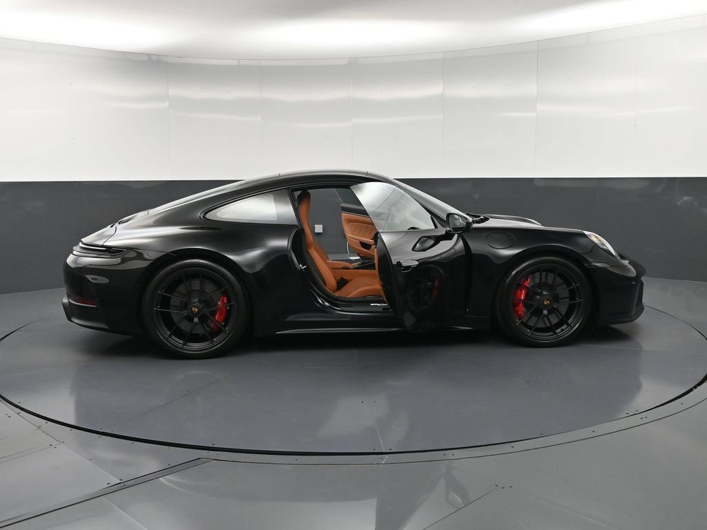 Certified 2026 Porsche 911 Carrera GTS RWD image 33