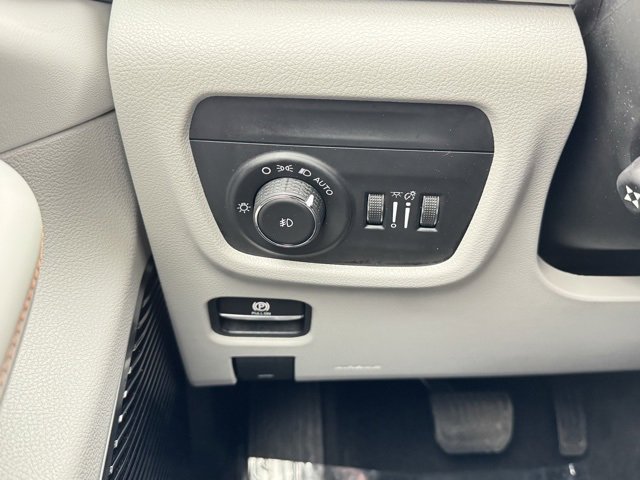 Used 2021 Jeep Grand Cherokee L Overland w/ Luxury Tech Group IV image 37