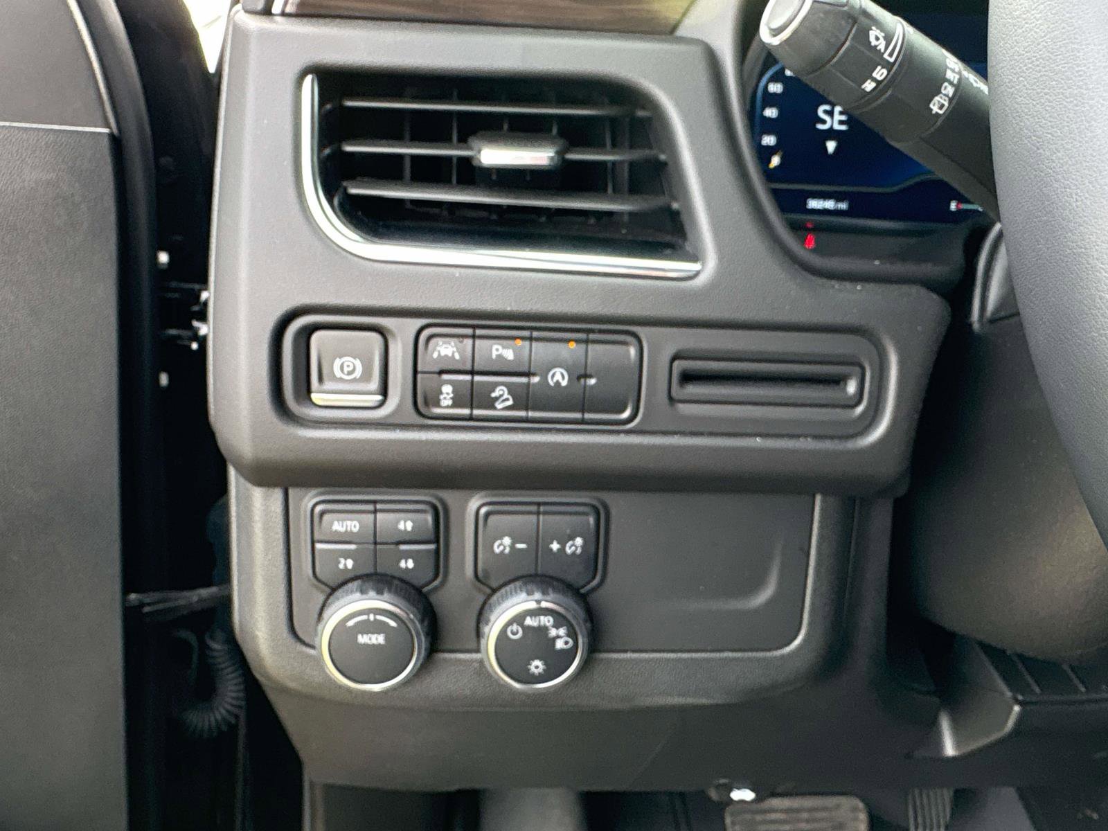 Used 2024 Chevrolet Tahoe Z71 image 16