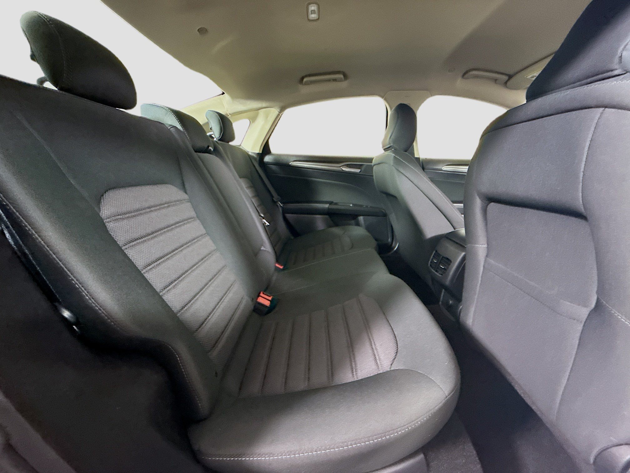 Used 2020 Ford Fusion SE FWD image 27