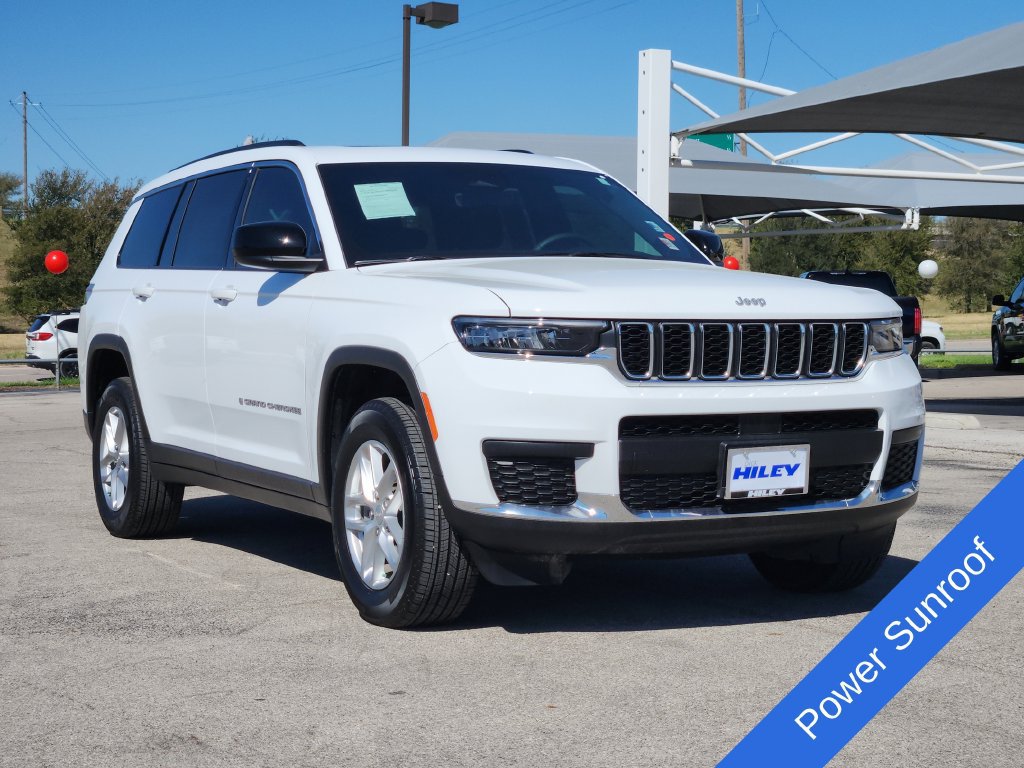 Used 2025 Jeep Grand Cherokee L Laredo RWD image 3