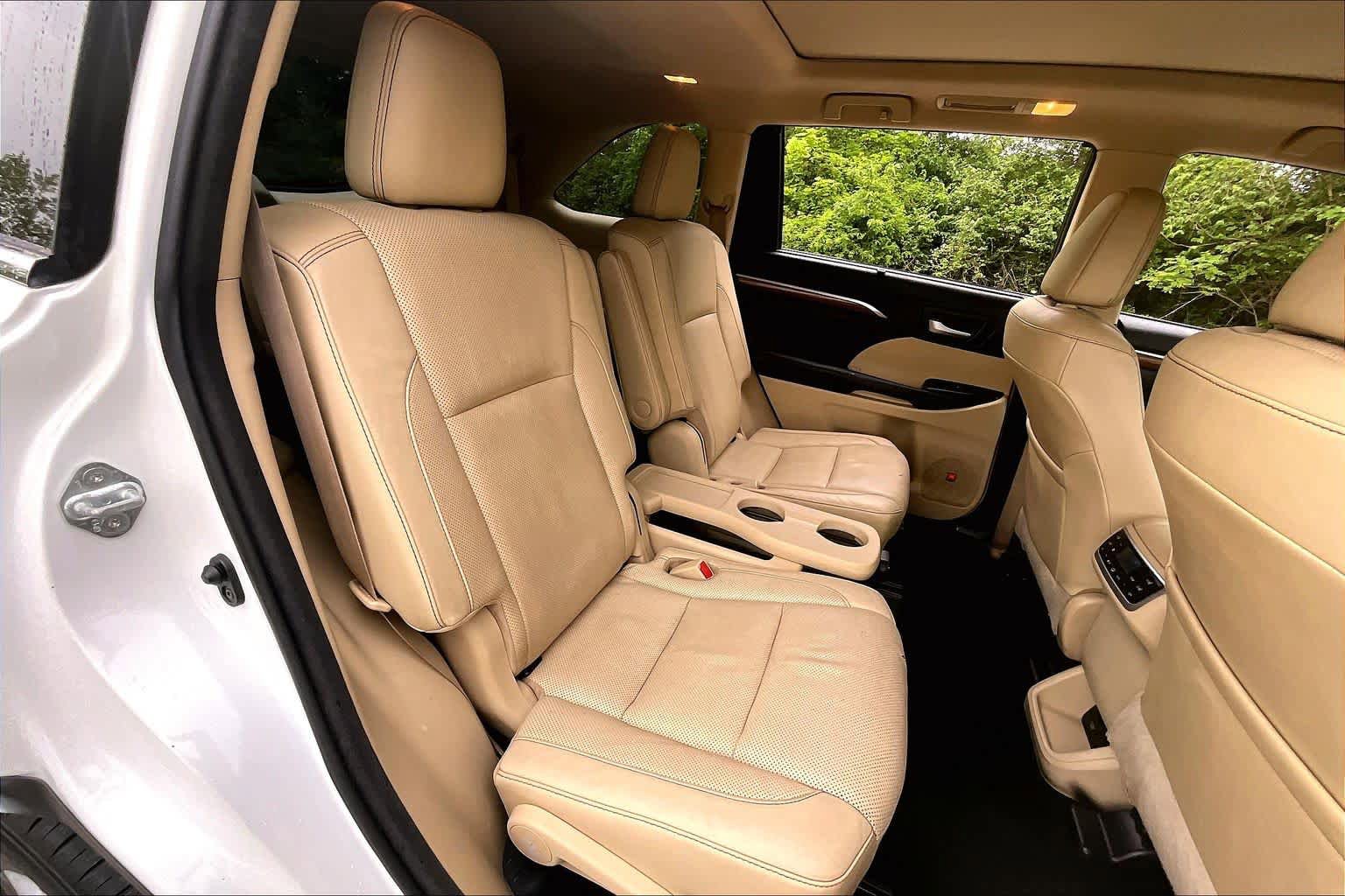 Used 2017 Toyota Highlander Limited Platinum AWD/4WD image 21