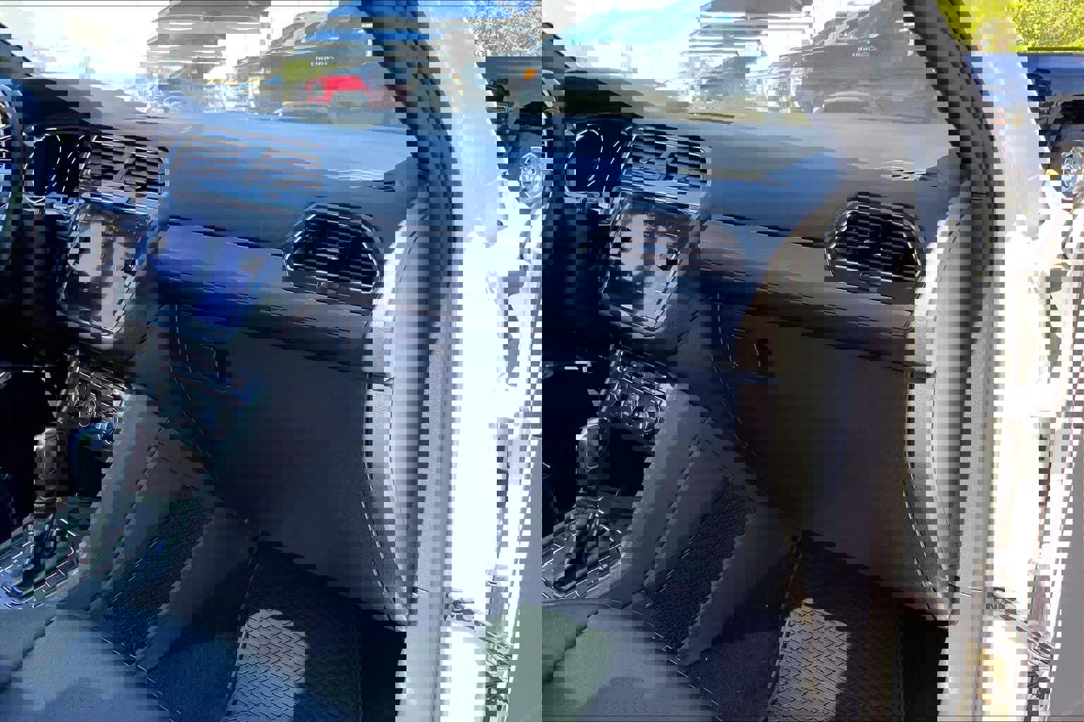 Used 2020 Volkswagen Tiguan SE R-Line image 19