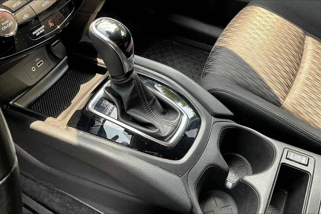 Used 2019 Nissan Rogue SV AWD/4WD image 15