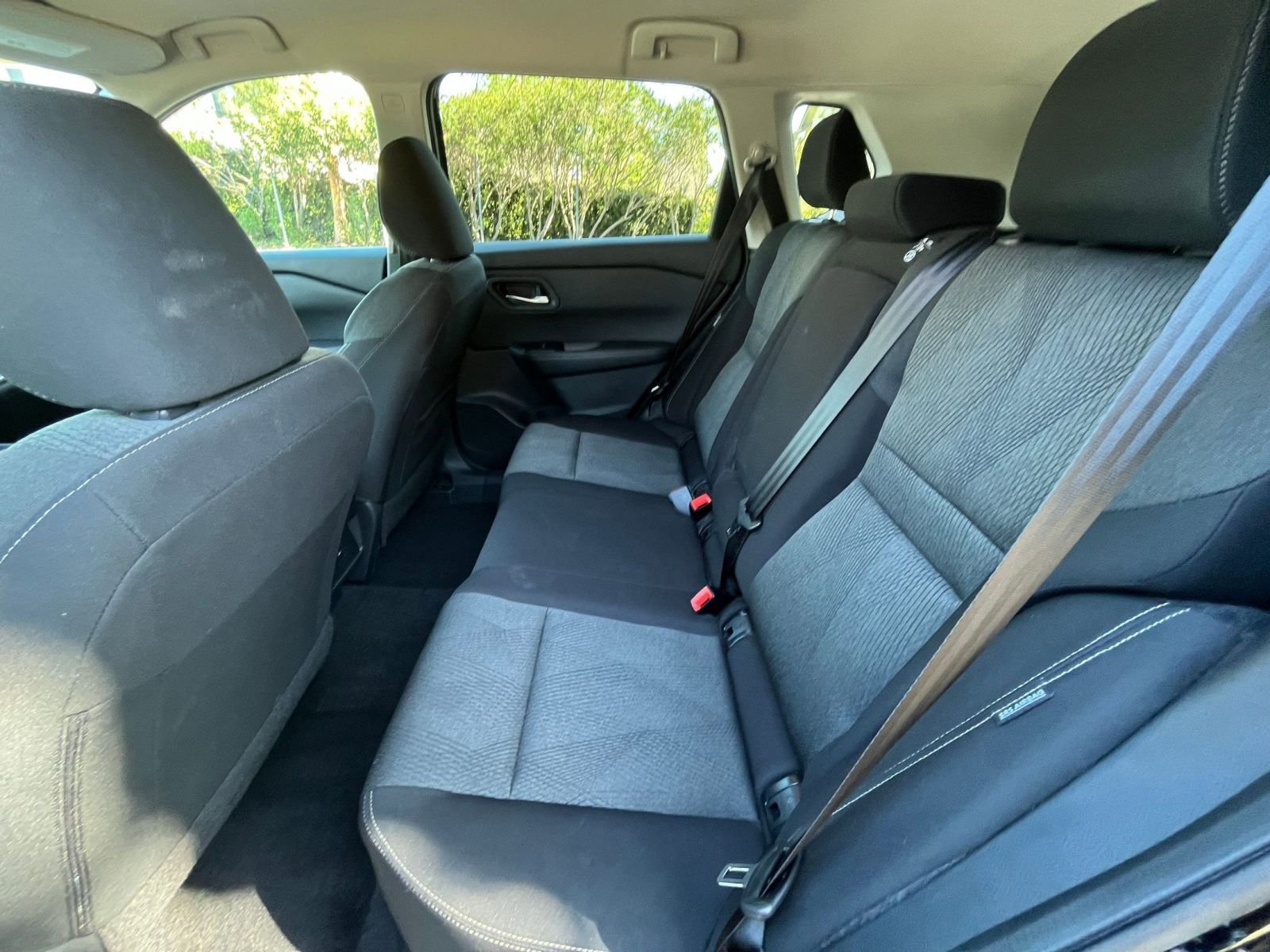 Used 2025 Nissan Rogue SV image 28