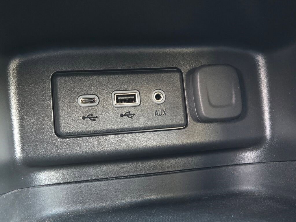 Used 2023 Chevrolet Equinox LT image 27