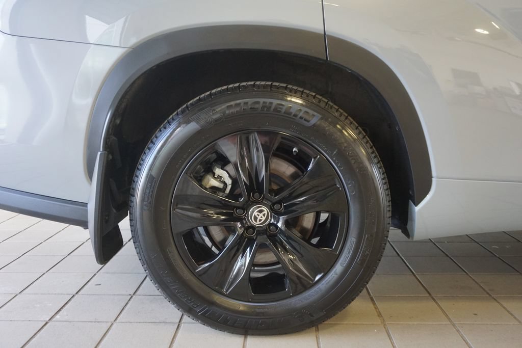 Used 2025 Toyota Highlander XLE AWD/4WD image 35